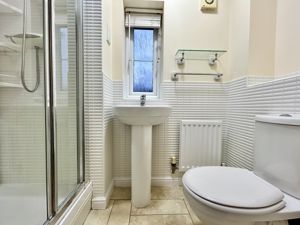 Master En-suite- click for photo gallery